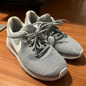 Nike - Tanjun Women's Running Shoes